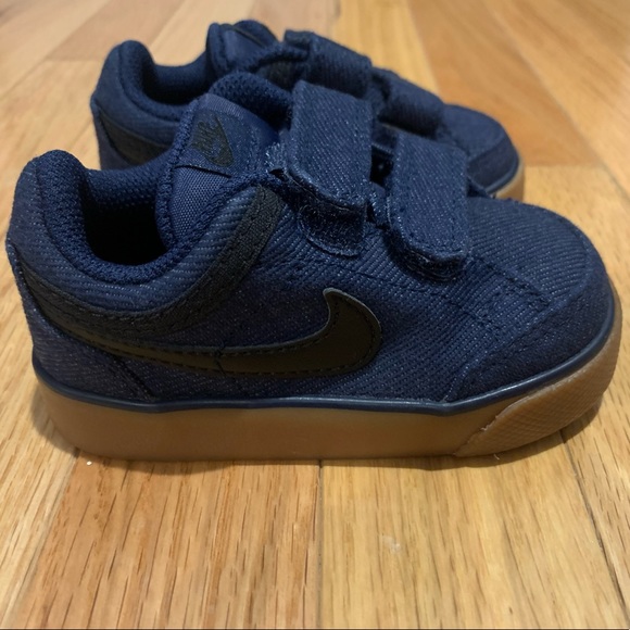 💙Nike Sneakers💙 - Picture 2 of 5